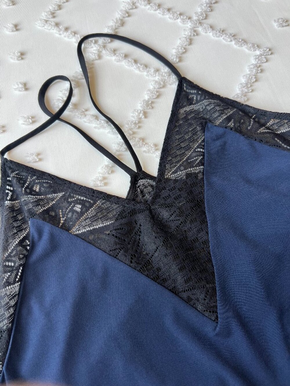 Express Navy Blue Cami Top Black Lace Trim V-Neck Spaghetti Strap SIZE MEDIUM - Picture 7 of 16